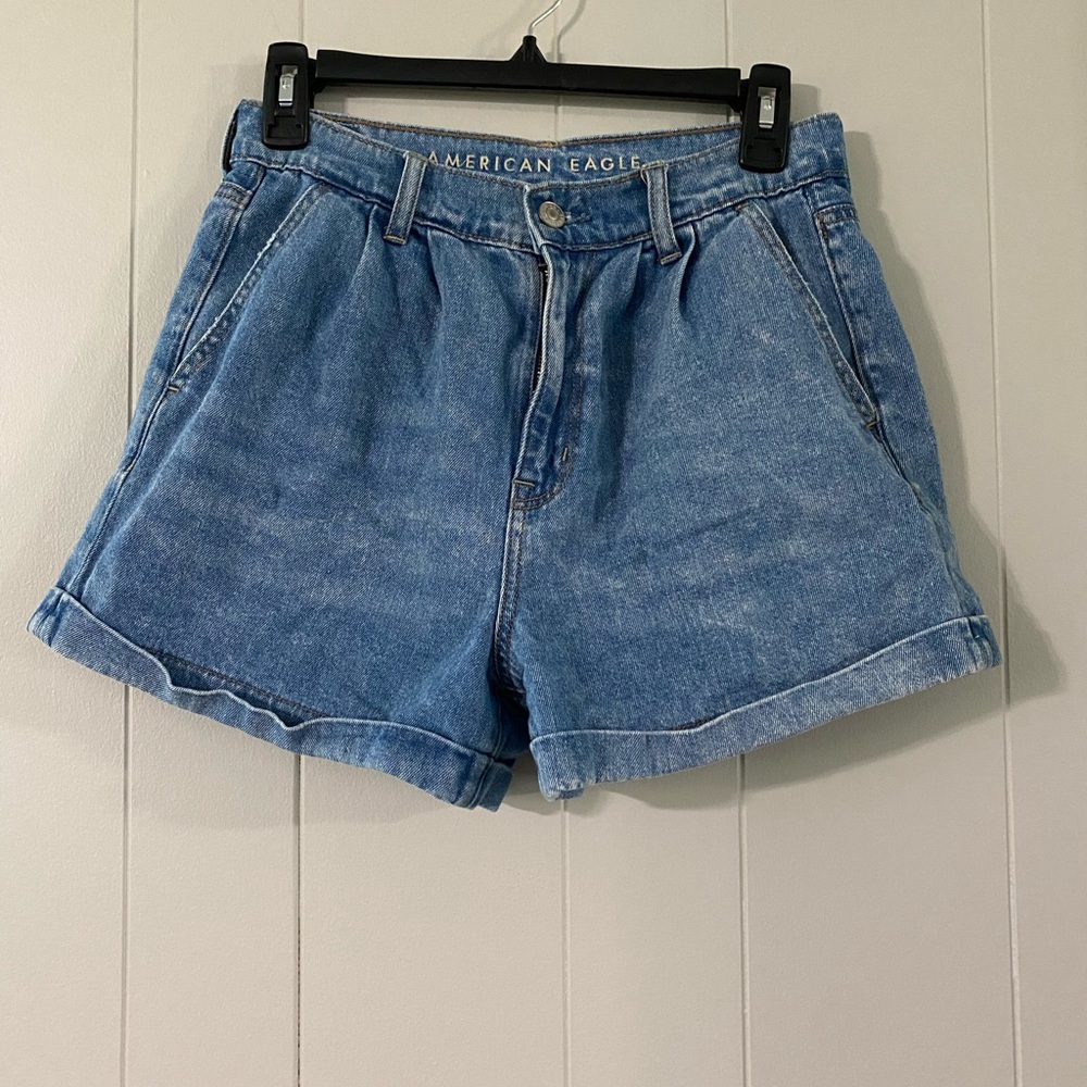 American Eagle Women’s Mom Shorts